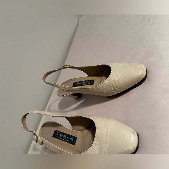 Easy spirit, cream coloured sling back shoes. - Picture 4 of 4